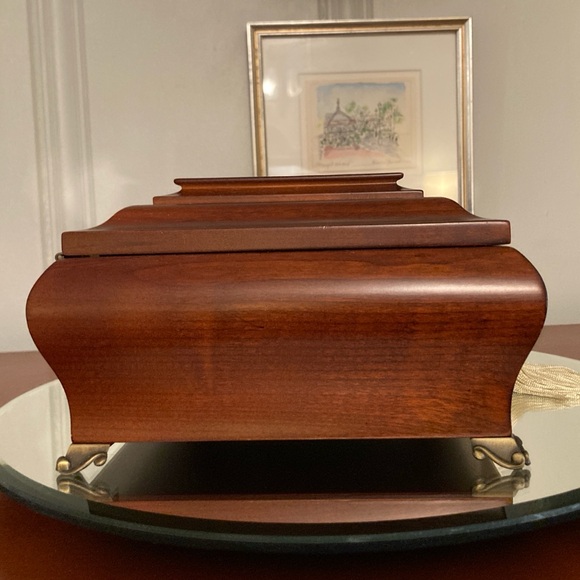 Vintage Bombay Co solid wood velvet lined jewelry box,removable tray,plays music - Picture 4 of 13